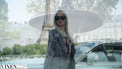 Молодая блондинка трахается с большим членом в романтическом Париже